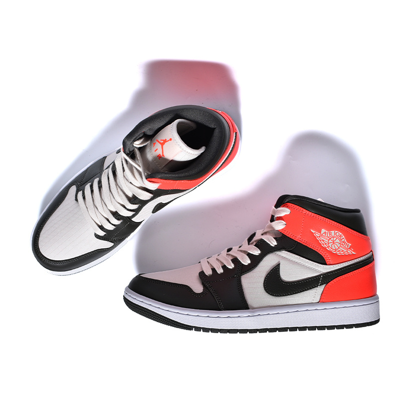 NIKE WMNS AIR JORDAN 1 MID SE 