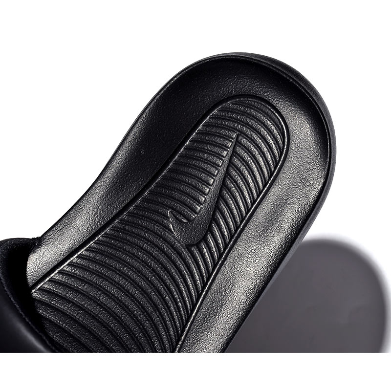 NIKE 日本未発売 BENASSI VICTORI ONE SLIDE SB ”BLACK RED