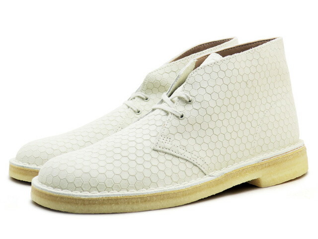 未使用！デカタグパラプーツオフホワイトスエードになります。カビ汚れがあります。 Clarks（クラークス） デザートブーツ メンズ オフホワイト スエード