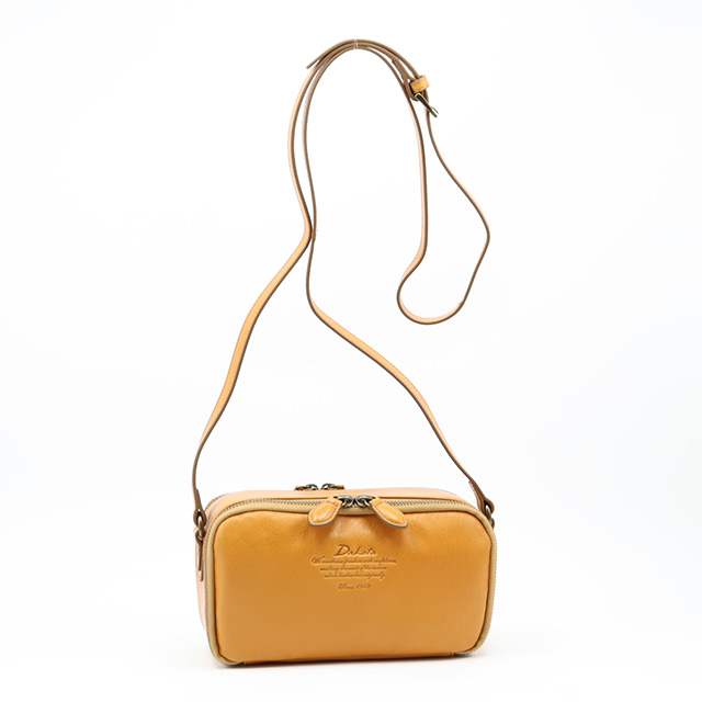 【美品】Dakota ダコタ ショルダーバッグ キャンバス×チャーム付き Dakota（ダコタ） 最大46％ 限定ギフト付 ジェントリー ショルダー