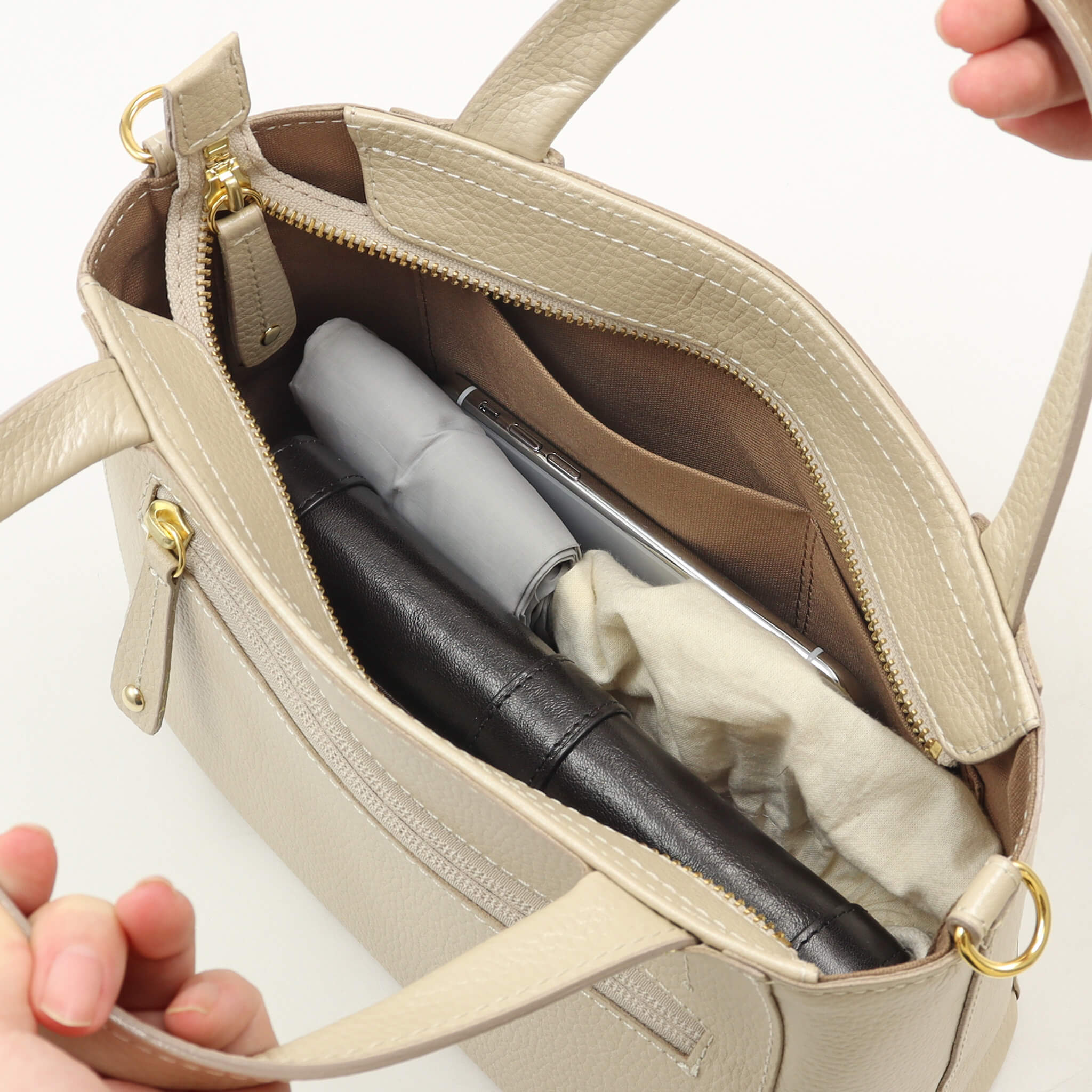 ここ　Dakota ダコタ   美品 ２ウェイ ショルダーバッグ Dakota（ダコタ） ショルダーバッグ 2WAY ショルダー バッグ 斜めがけ