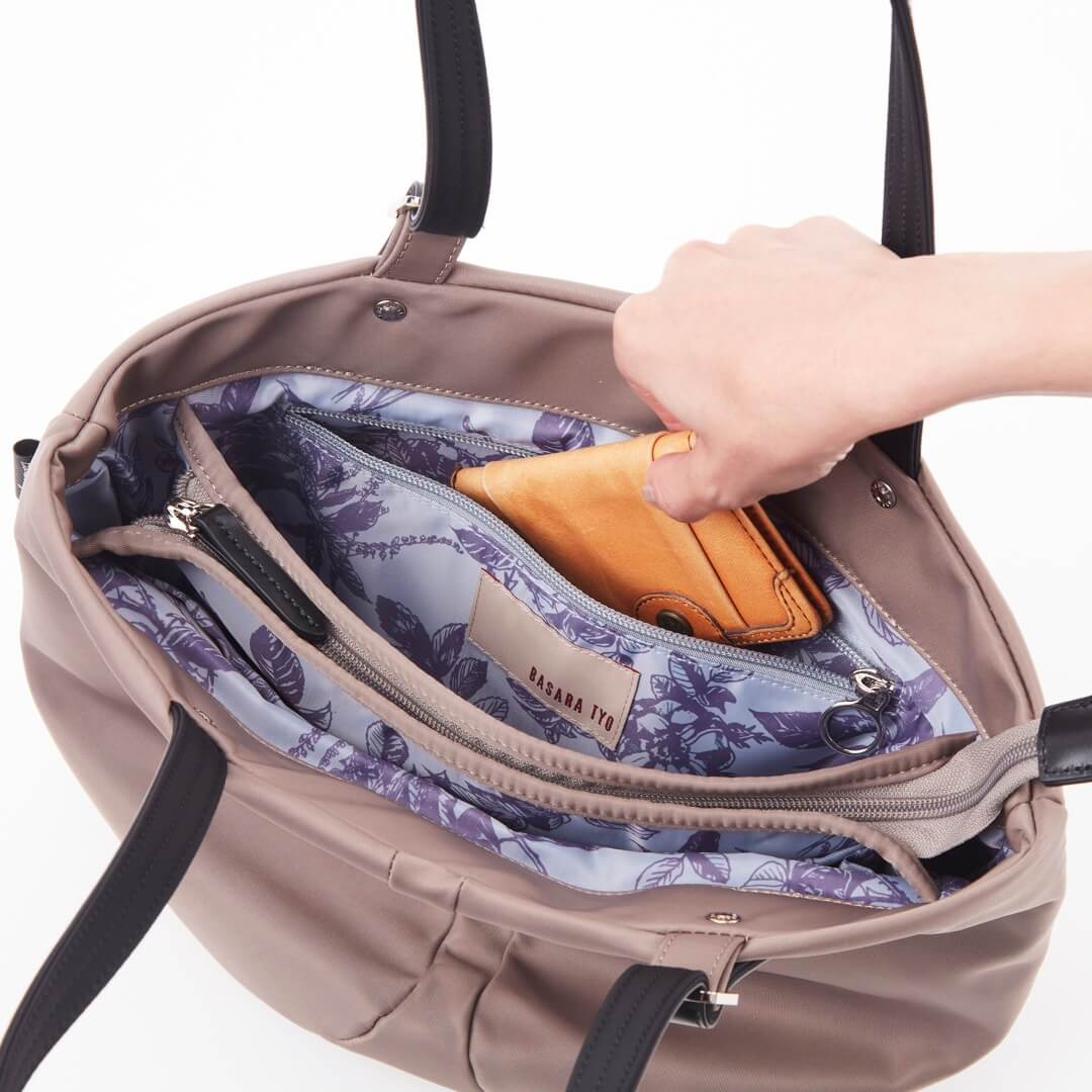 新品ラドロー　ぎょうざバックMベージュ　(不織布バック付き) 新品ラドロー ぎょうざバックMベージュ (不織布バック付き)