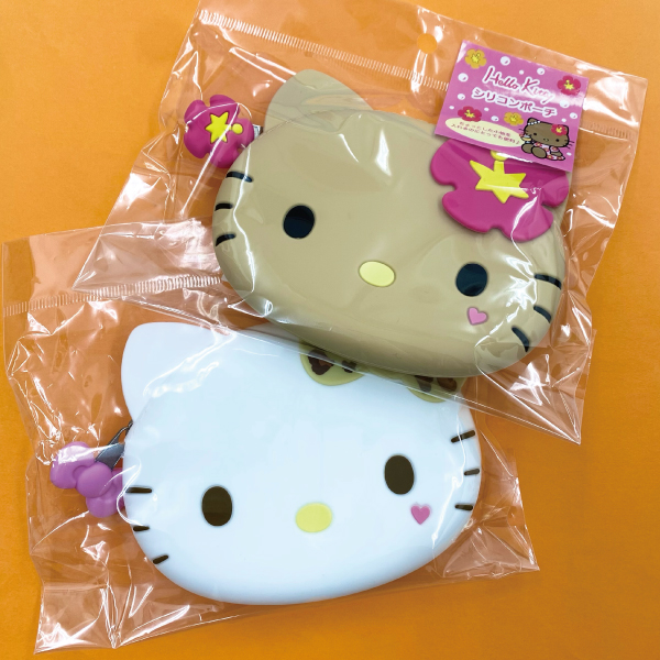 サンリオ - 日焼けキティクッション  ヒョウ柄キティポーチ キティ90s Availキティ 楽天市場】ハローキティ 90's シリコンポーチ キティちゃん 大人