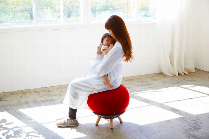 産後 チェア バランスボール 赤ちゃん 椅子 iimo サンゴチェア レッド