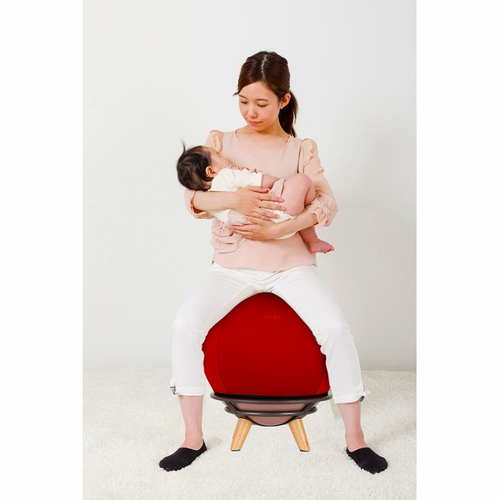 産後 チェア バランスボール 赤ちゃん 椅子 iimo サンゴチェア レッド