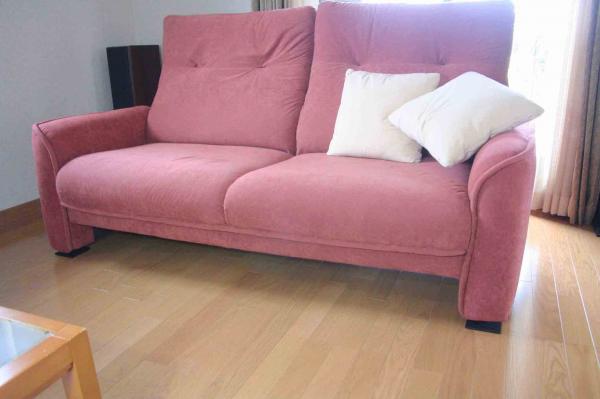 ソファが、寄りかかってもズレない、滑らない