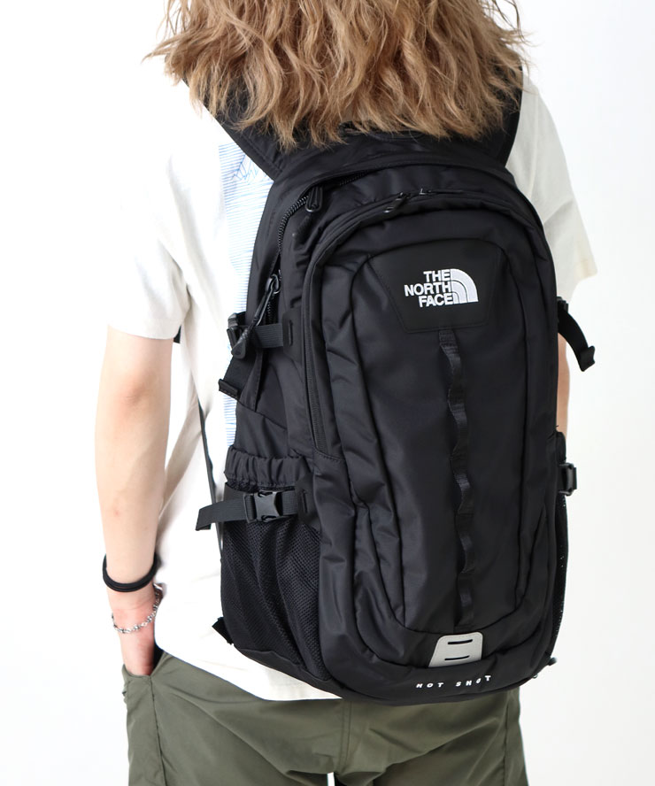【新品】ノースフェイスリュック・ホットショット27ℓ・NM72302 THE NORTH FACE（ザ ノースフェイス） 爆買 / THE NORTH FACE ホット