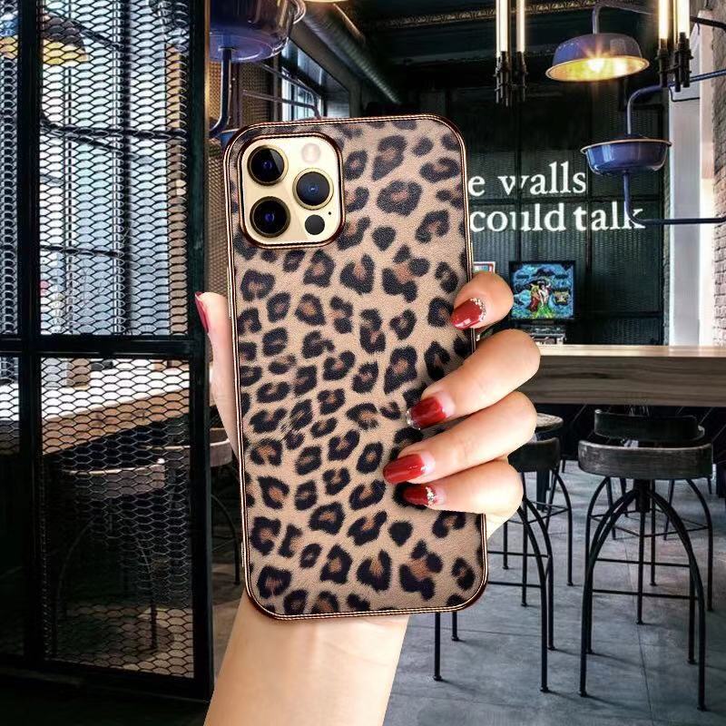 【週末セール】Christian Louboutin ヒョウ柄ケース 送料無料 即納 iPhone12pro ケース iPhone 12 iPhone12 Mini ヒョウ柄