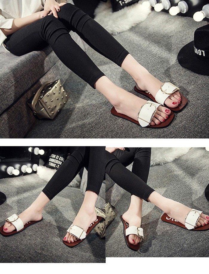 フラットサンダル