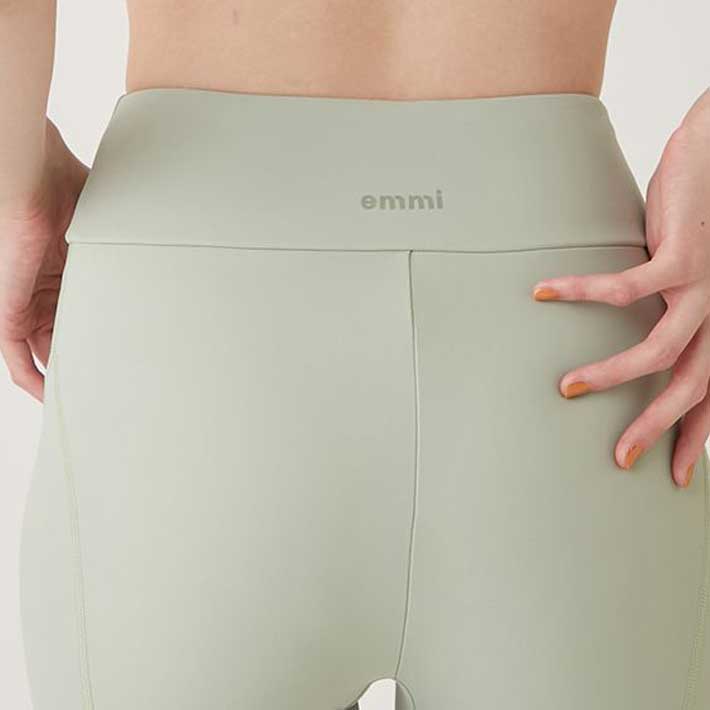 emmi yoga ラスト1点 ヨガウェア ヨガ ボトムス エミ WELLNESS