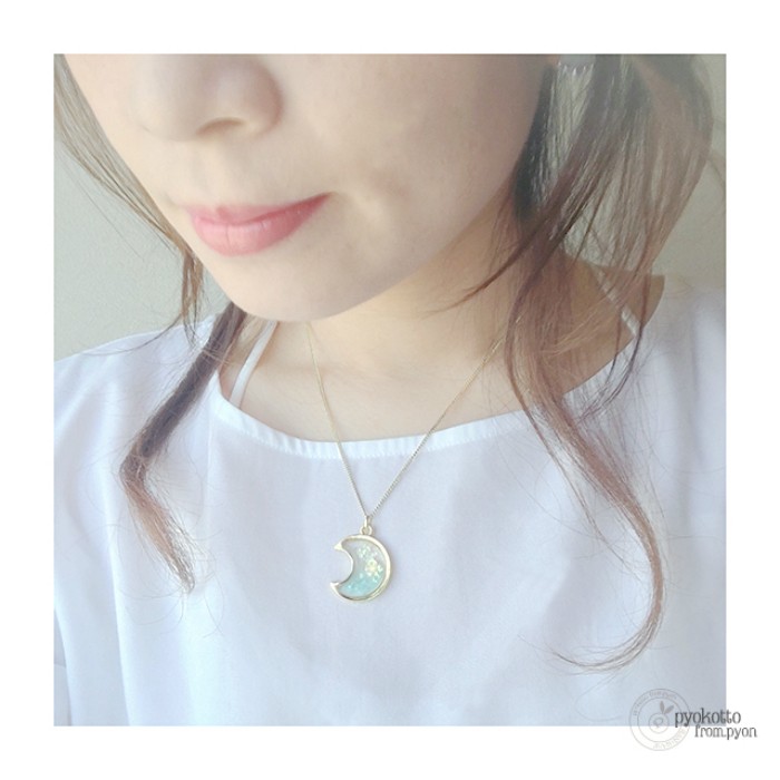 宇宙 雪の結晶 ネックレス ハンドメイド アクセサリー かわいい レジン