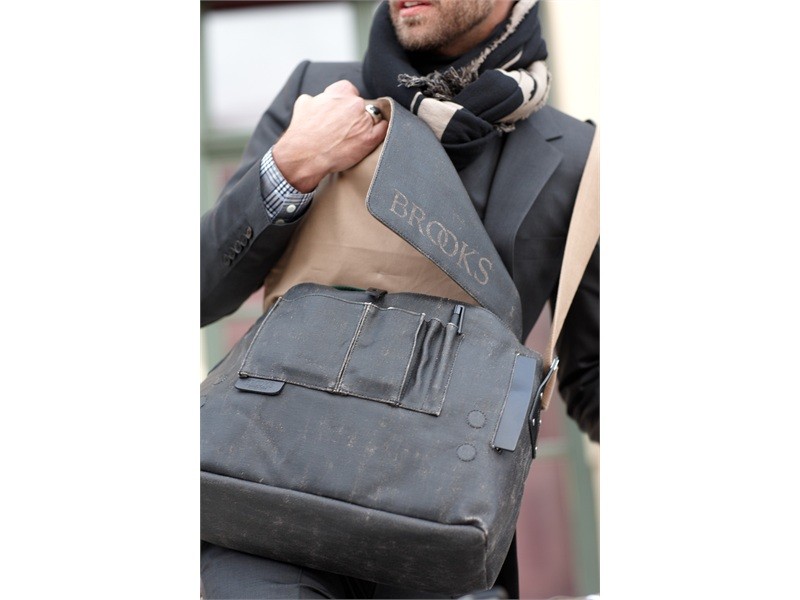 ブルックス（BROOKS） BARBICAN LEATHER SHOULDER BAG （バービカン