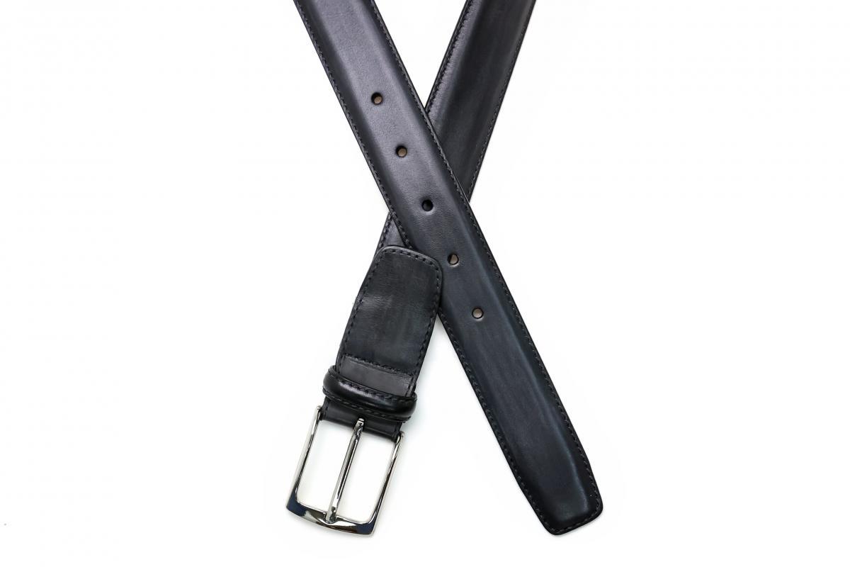〈美品〉MAGNANNI マグナーニ レザーベルト 黒 ブラック MAGNANNI マグナーニ レザーベルト ブラック 本革 スペイン製