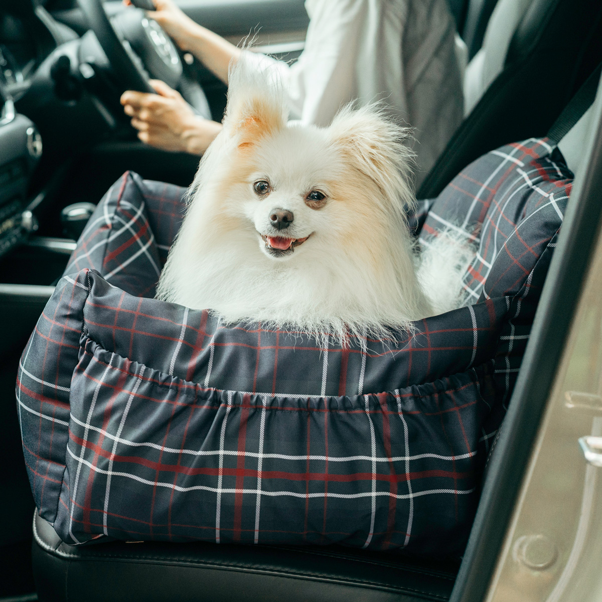 【新色追加/まとめ買い対象】【ご愛顧SALE】 犬 ベッド ラディカ コーデュラ ドライブベッド M  (飛び出し防止フック1本付)  撥水 メール便不可 | RADICA | 11