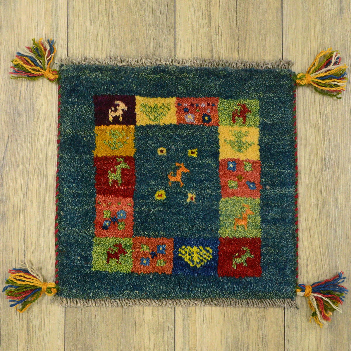 【ハチワレ】　ペルシャ絨毯　ギャッベ　座布団　手織りイラン(43)(45) ハチワレ】 ペルシャ絨毯 ギャッベ 座布団 手織りイラン(43)(45