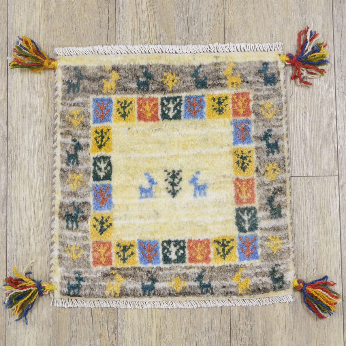 ギャッベ 座布団 イラン ギャベ ペルシャ 約 40x40cm 手織り 本物 チェアパッド 小さめ 玄関マット おしゃれ 絨毯 天然素材 ウール