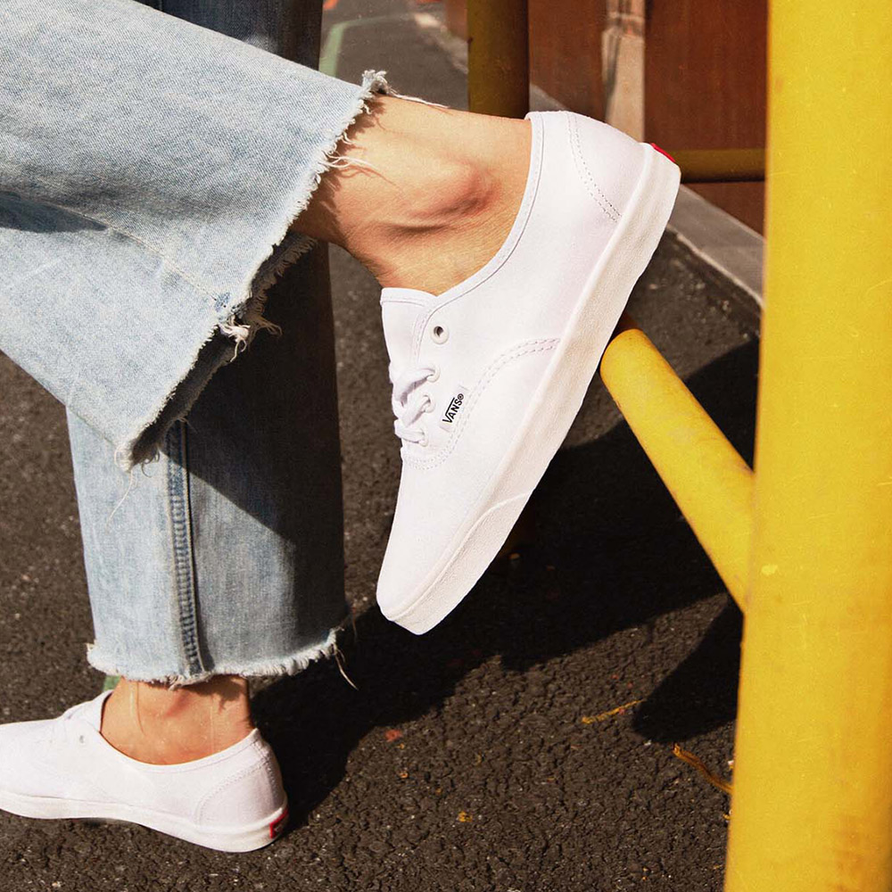 [VANS] オーセンティック AUTHENTIC LOW PRO オフホワイト VANS ヴァンズ AUTHENTIC LOWPRO オーセンティック VN000D04OFW