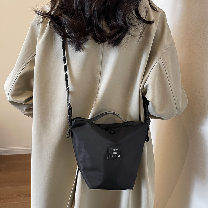 ショルダーバッグ ボディバッグ レディース メンズ 軽量 小さい 斜