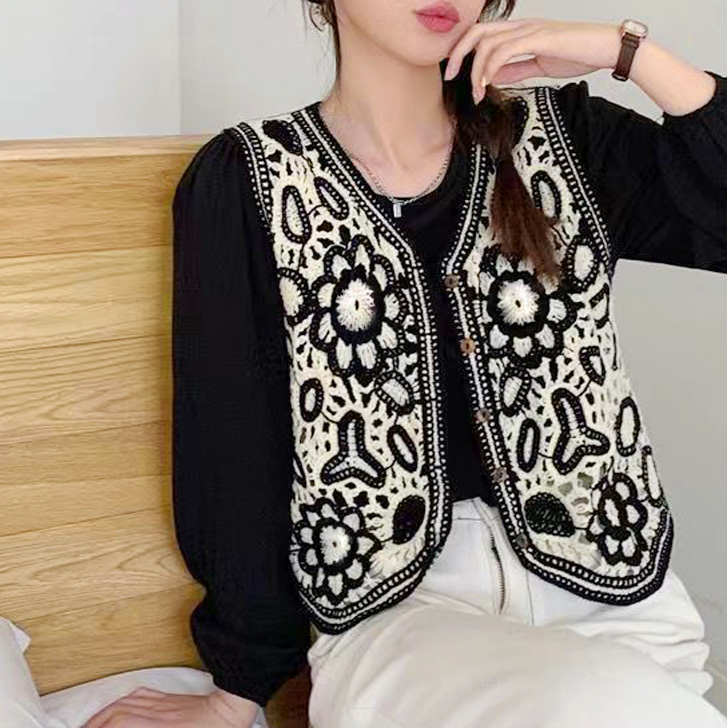 美品＊花柄モチーフ モヘアベスト＊BLACK×GRAY 黒 ニットベスト 花柄刺繍 - メルカリ