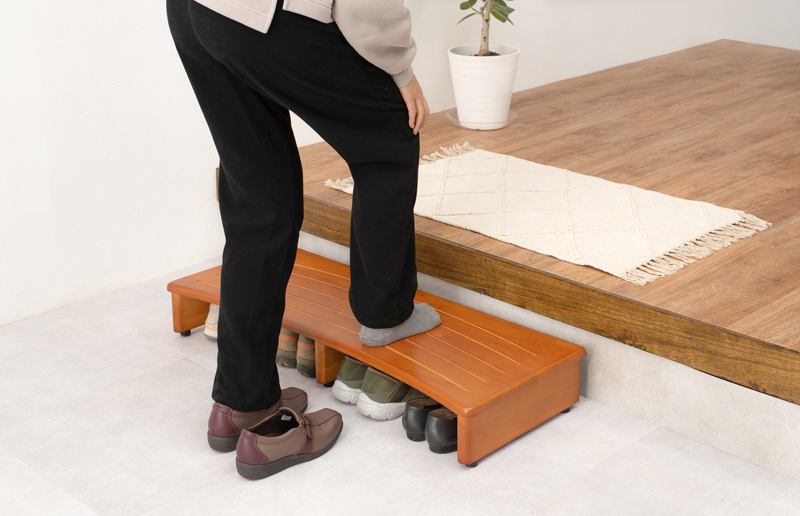 玄関踏み台 幅90cm 完成品 木製 ステップ台 アジャスター付き 段差軽減