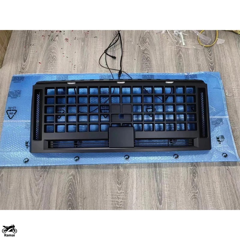 並行輸入品 ミツビシ トライトン L200 2024 2025 ピックアップ フロント Fエース メッシュ LED バンパー グリル フロント レーシング グリル カスタム パー_2