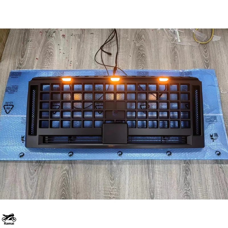 並行輸入品 ミツビシ トライトン L200 2024 2025 ピックアップ フロント Fエース メッシュ LED バンパー グリル フロント レーシング グリル カスタム パー_4