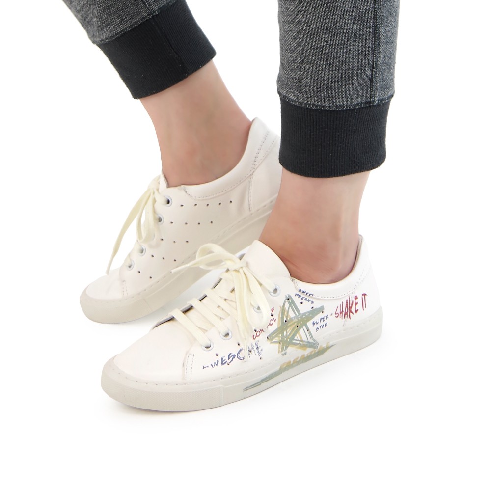 Bueno Shoes ブエノシューズトルコ製 レザースニーカー Q4704 ローカット ローテク レディース ローヒール カジュアル 本革 ペイント 落書き Bu w Q4704 Wh ランブルバイジーマ 通販 Yahoo ショッピング