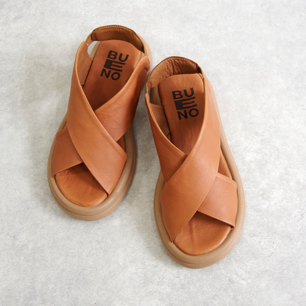 【一部予約受付中】【BUENO SHOES ブエノシューズ】 クロスベルトサンダル 【A2603】厚底 つっかけ フラット レザー 黒 ベージュ シルバーの画像