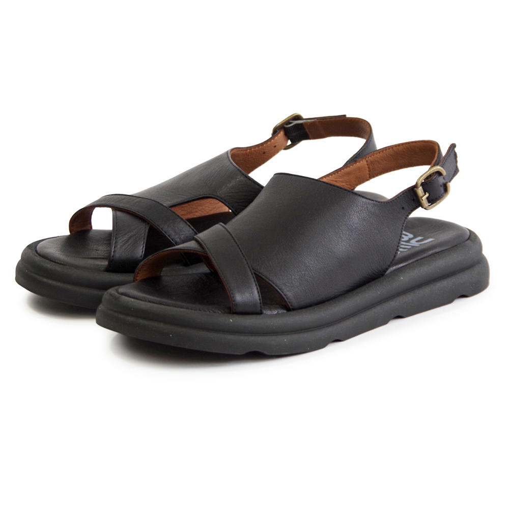【BUENO SHOES ブエノシューズ】 クロスデザインサンダル 【A2605】厚底 バックストラップ フラット 本革 ブラックの画像