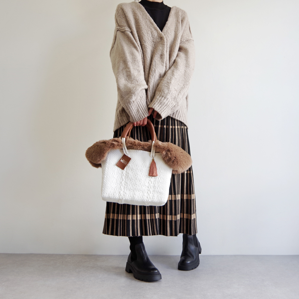 そ*た様 WOVEN かごバッグ メルカドバッグ ベージュ ファー付き かごバッグ カゴバッグ WOVEN (ウーヴン) / エコファーフラップ