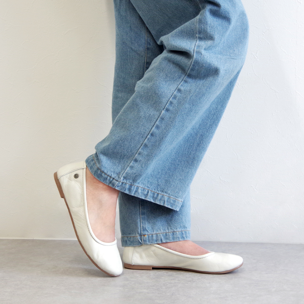 新品未使用　MINNETONKA レザー ホワイト25cm サイズ8 2025年最新】Minnetonka カラー：ホワイト系 モカシンの人気