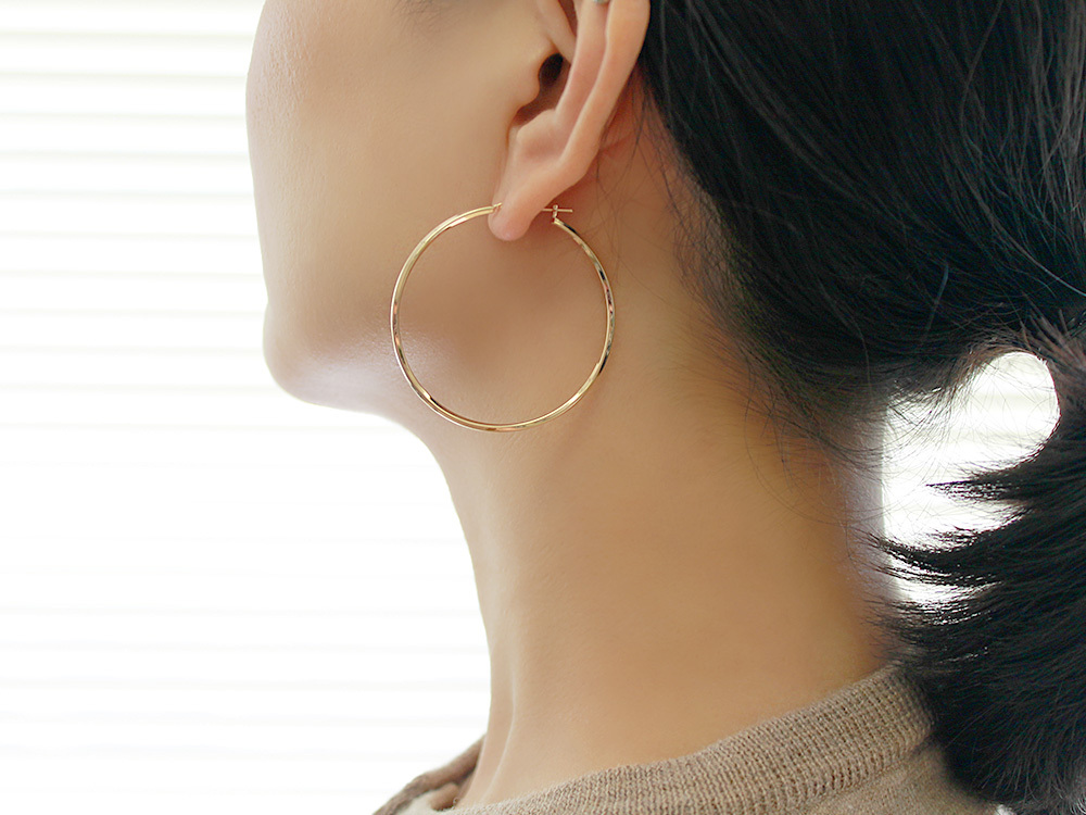 ピアス 18K Nejiri フープ 45 ひかり。地金 18Kピアス