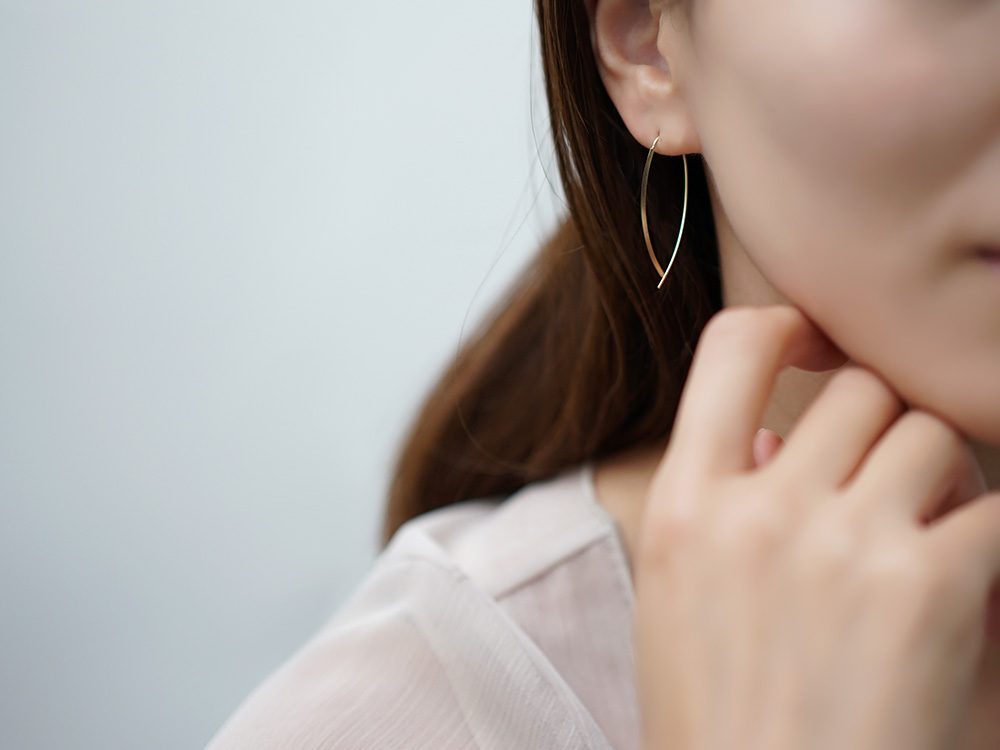 ピアス ゆれるピアス 18K 大ぶり アメリカンピアス 揺れるピアス
