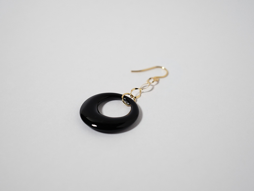 K18 オクロス オニキス ピアス レディース ブラックオニキス 18k