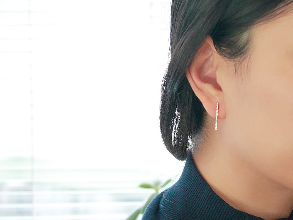 K18 リーニュ ダイヤモンド ピアス 細かく上品なピアス。 ダイヤ 18k