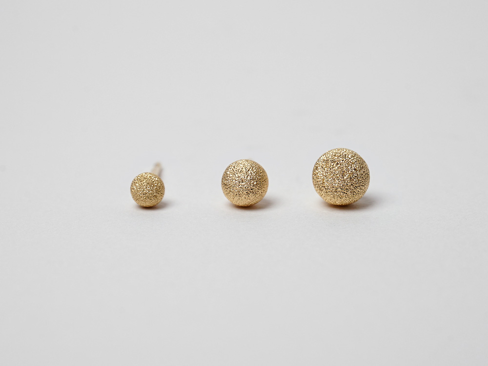 K18 スターダスト スタッドピアス 5mm スターダストで落ち着いた