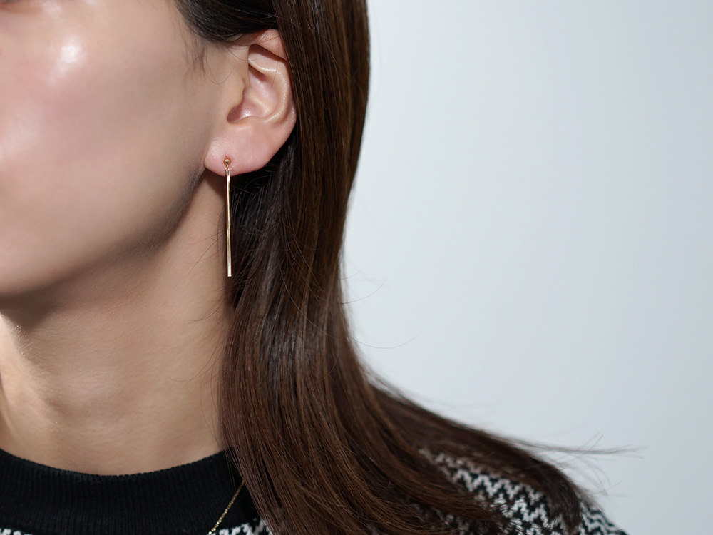 ピアス 18K Nejiri ストレート ス 安心 プレゼント レディース 18金