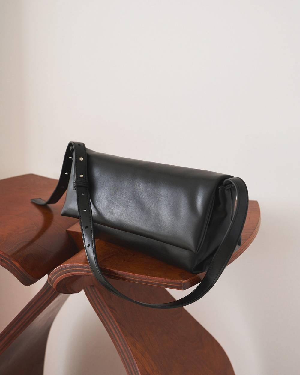 anuke（アンヌーク） Ecoleather Wrap Bag 即日発送 : RAPTURE - 通販