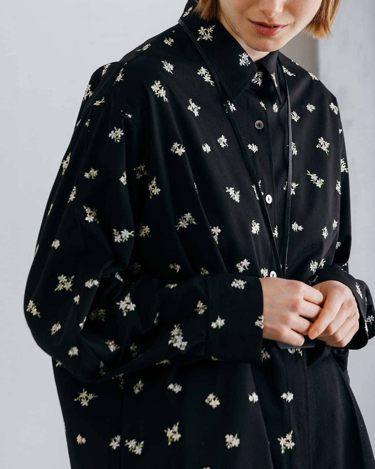 CREDONA クレドナ FLOWER EMBROIDERY SHIRTS 即日発送 1426110018の画像