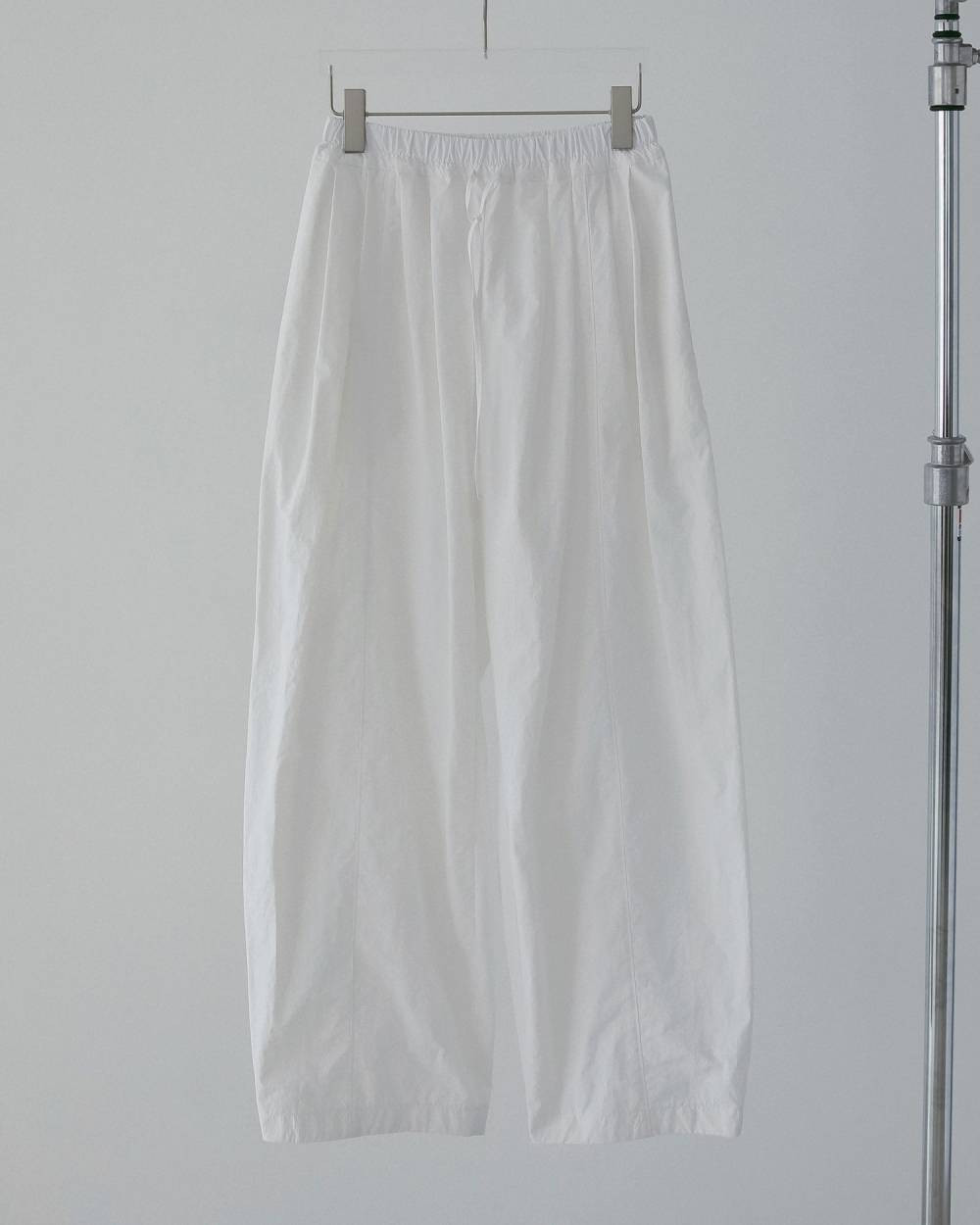 ANUKE アンヌーク Volumetuck Cocoon Pants  　即日発送の画像