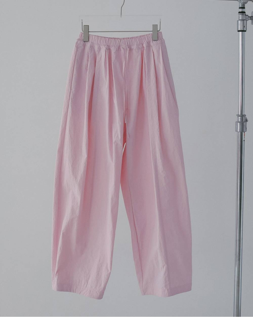 ANUKE アンヌーク Volumetuck Cocoon Pants  　即日発送の画像