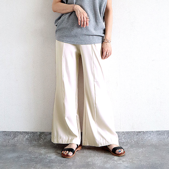 1596円 クーポンで！ パンツ ロング レディース フレアパンツ 黒 白 春 おしゃれ かわいい 30代 40代 50代 無地 ボトムス ベルボトム [郵3]^b313^ | uricca | 01