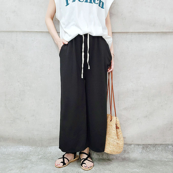 パンツ ガウチョ ワイドパンツ レディース 夏 春 黒 白  おしゃれ ボトムス エンボス ロゴ 紐 半端丈 無地 [郵2]^b449^ | uricca | 01