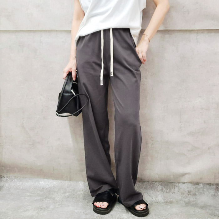 クーポンで2152円★ パンツ レディース 夏 春 黒 おしゃれ ボトムス ストレート セミワイド 大きいサイズ ウエストゴム ロゴ 紐 [郵3]^b454^ | uricca | 02