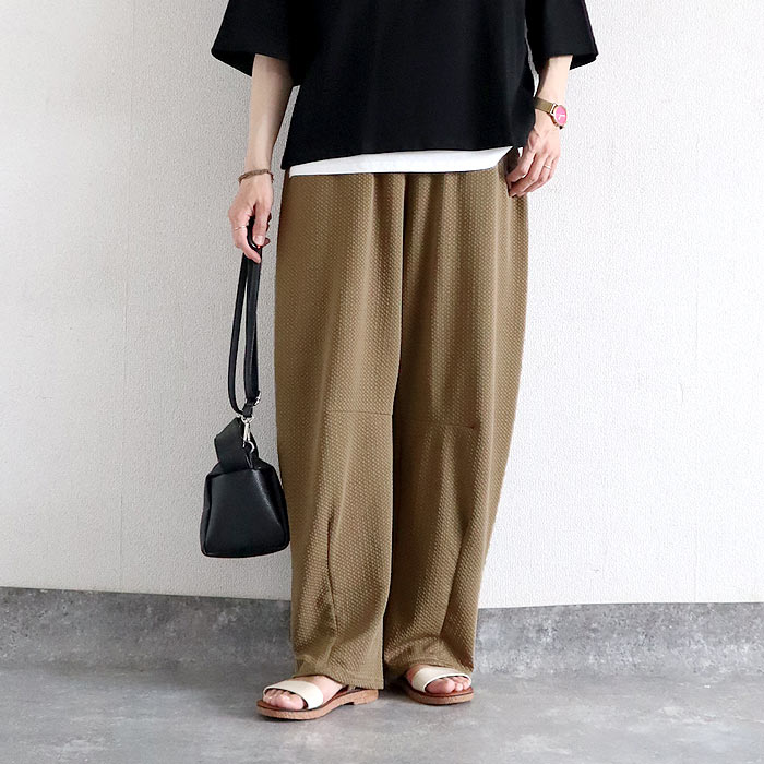 ボトムス レディース カーブパンツ 春 夏 黒 無地 薄手 涼しい おしゃれ 凹凸 エンボス加工 ウエストゴム ポケット付 ^b529^ | uricca | 04