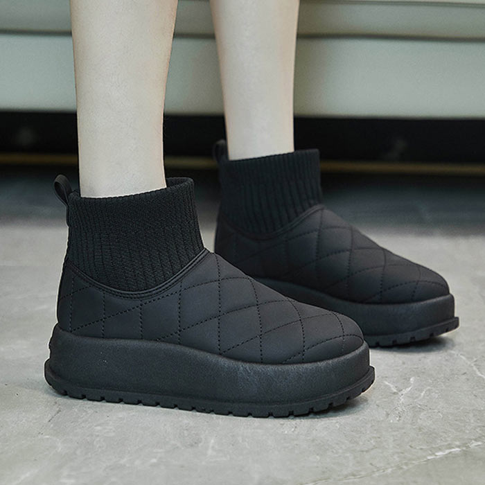 靴 レディース シューズ キルティングブーツ スノーブーツ 冬 黒 白 おしゃれ 裏起毛 ハイカット あったか 保温 韓国風 カジュアル^bo-963^ | uricca | 01