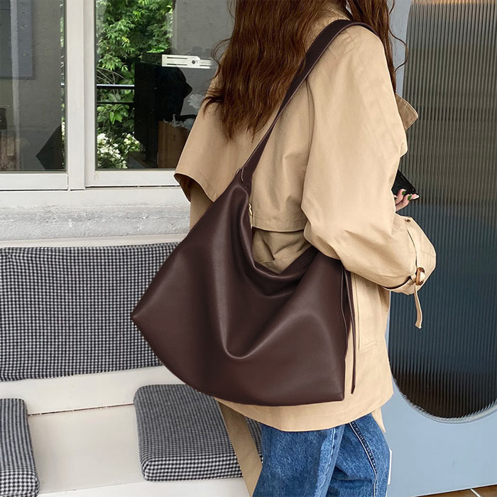 1995円 クーポンで！ バッグショルダー バッグ レディース 大容量 カバン 肩紐調整可能 鞄 おしゃれ 春 夏 黒 おしゃれ 無地 大きいサイズ ^ka-206^ | uricca | 02