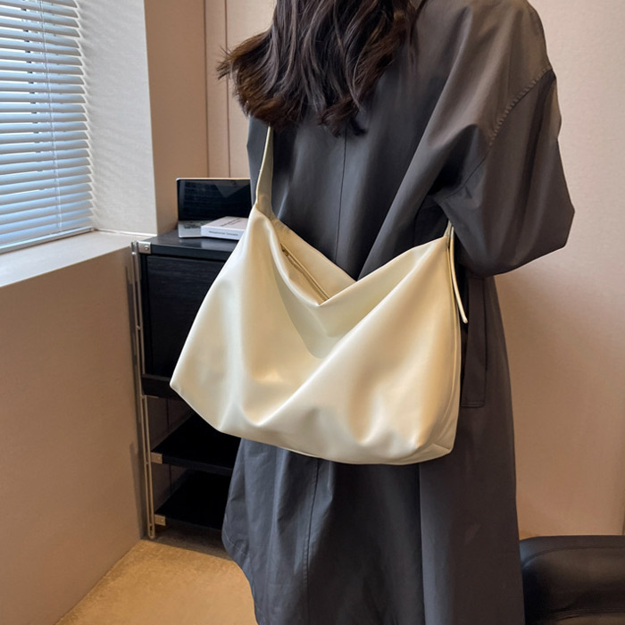 1995円 クーポンで！ バッグショルダー バッグ レディース 大容量 カバン 肩紐調整可能 鞄 おしゃれ 春 夏 黒 おしゃれ 無地 大きいサイズ ^ka-206^ | uricca | 04