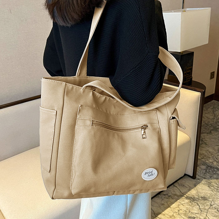 鞄 レディース トートバッグ 黒 白 おしゃれ シンプル ワンポイント ポケット 大容量 軽量 A4 通勤 通学[郵3]^ka-212^ | uricca | 03