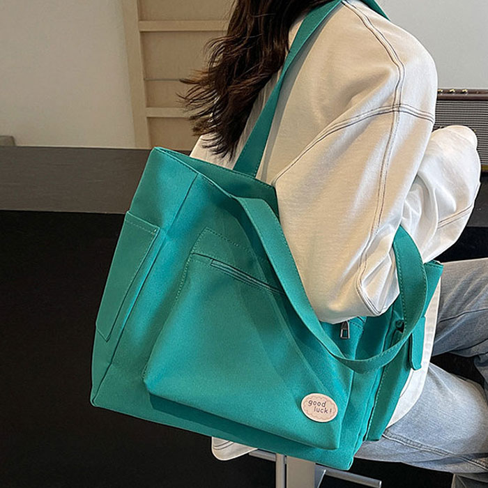 鞄 レディース トートバッグ 黒 白 おしゃれ シンプル ワンポイント ポケット 大容量 軽量 A4 通勤 通学[郵3]^ka-212^ | uricca | 04